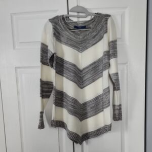 Apt. 9 Gray and Cream Chevron Sweater
